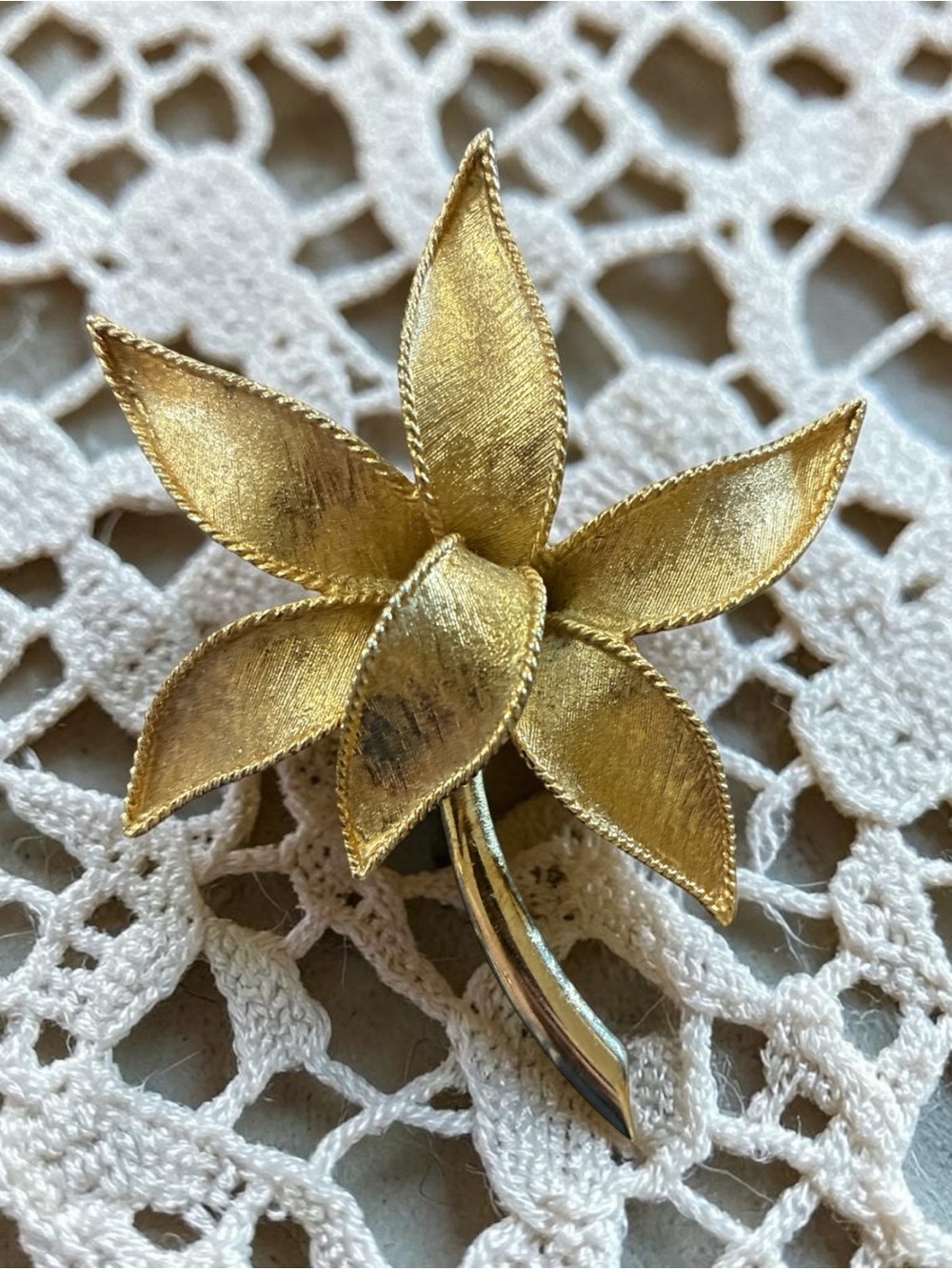 Vintage Emmons Gold Floral Leaf Brooch